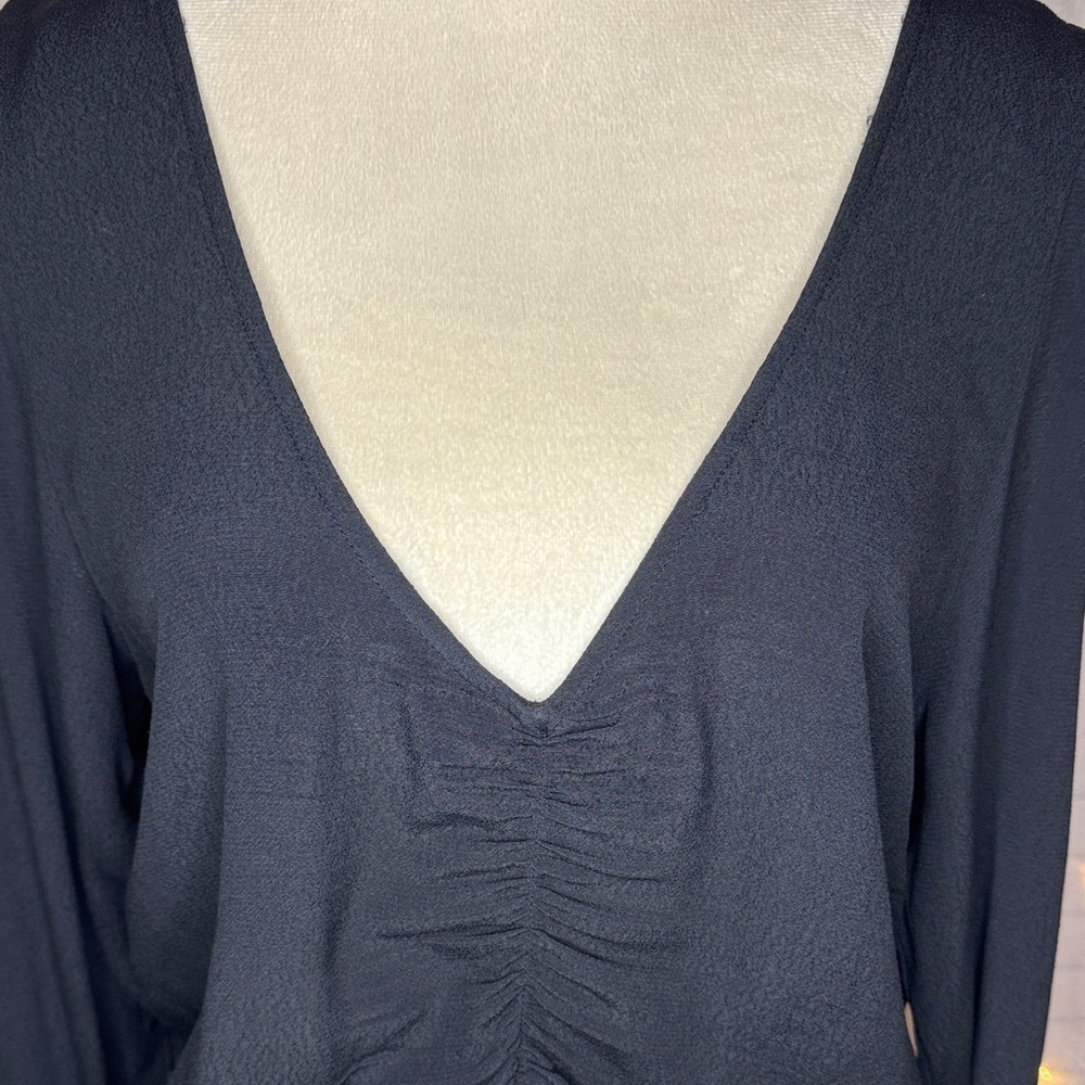 H&M Chic Black V-Neck Blouse - Picture 3 of 5